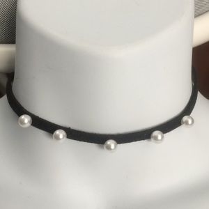 Pearl choker